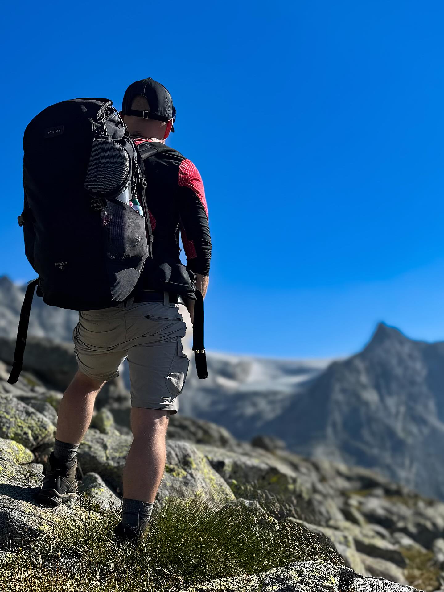 Emanuele Dalmeri in cammino verso il Rifugio Prudenzini