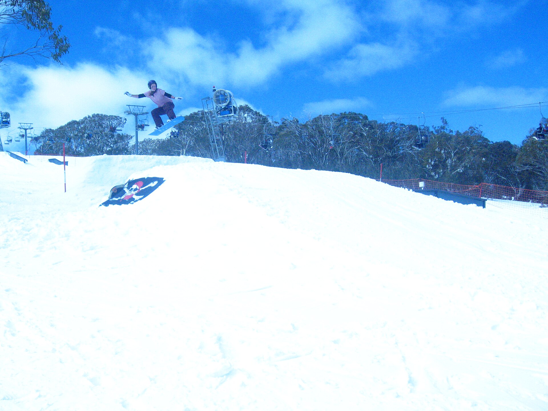 Snowboarder in pista