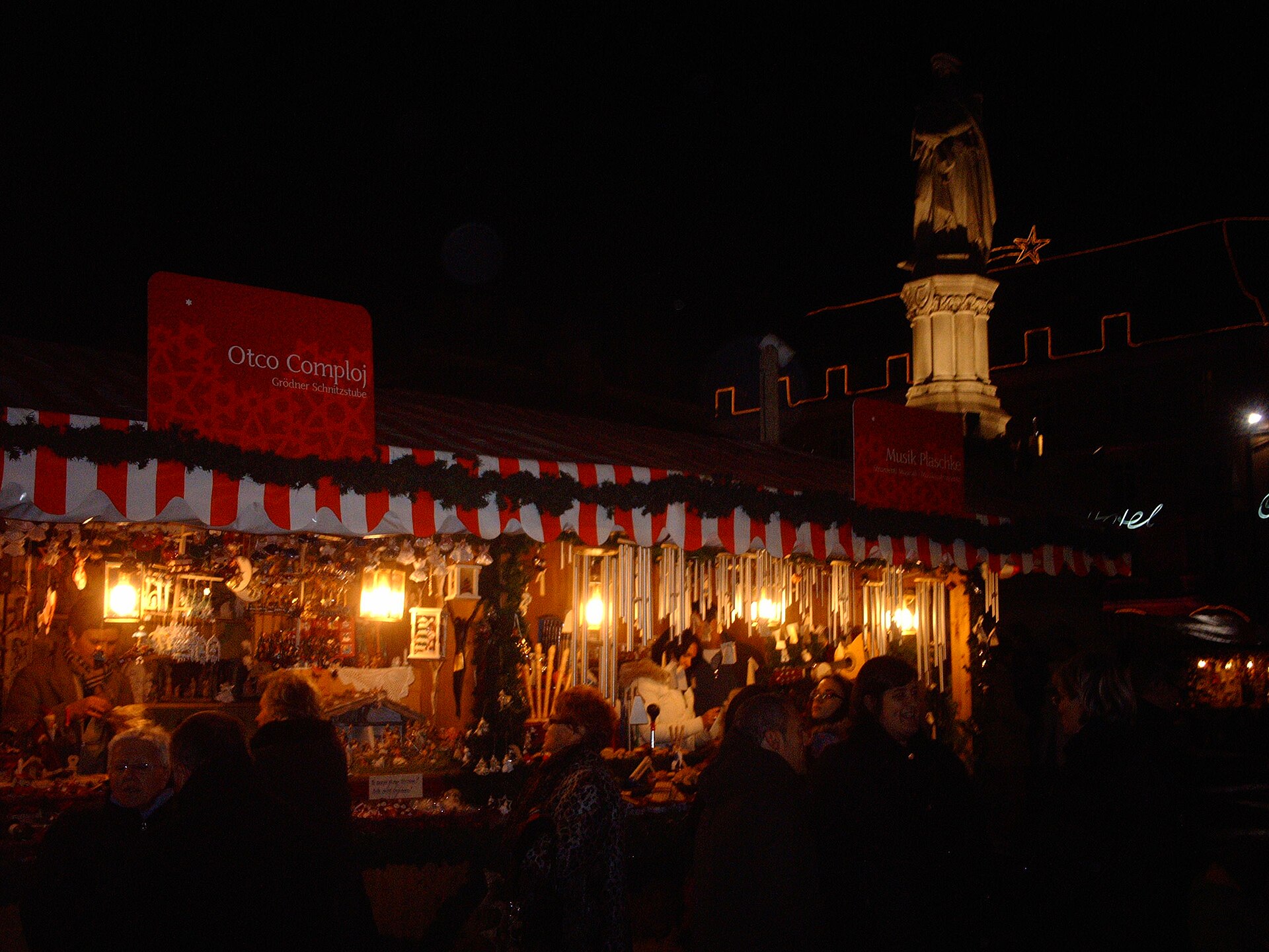 Il mercatino di Natale di Bolzano in piazza Walther